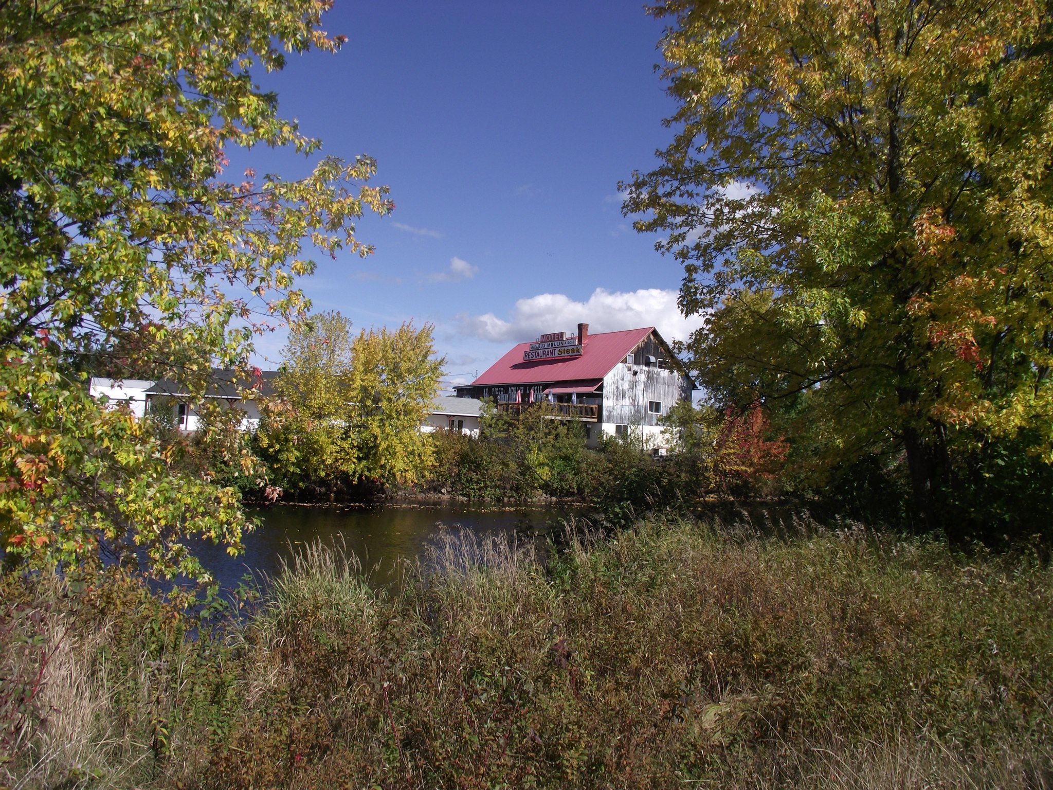 Vue extérieure du Vieux Moulin